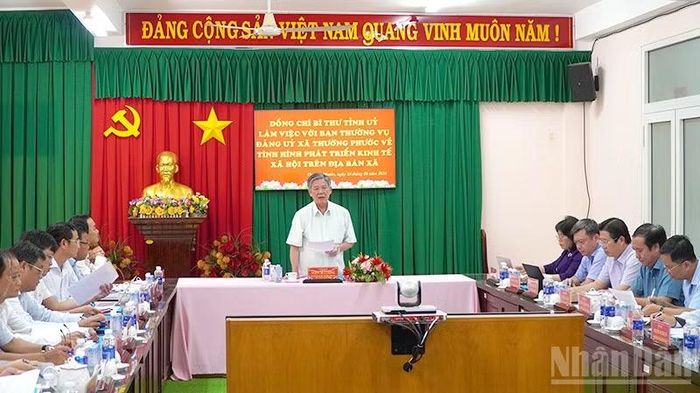 Bí thư Tỉnh ủy Đồng Tháp Ngô Chí Cường phát biểu tại buổi làm việc với Ban Thường vụ Đảng ủy xã Thường Phước. (Ảnh: HỮU NGHĨA)