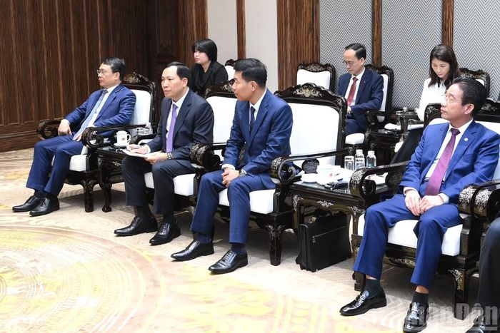 Các đại biểu Việt Nam tham dự cuộc tiếp.