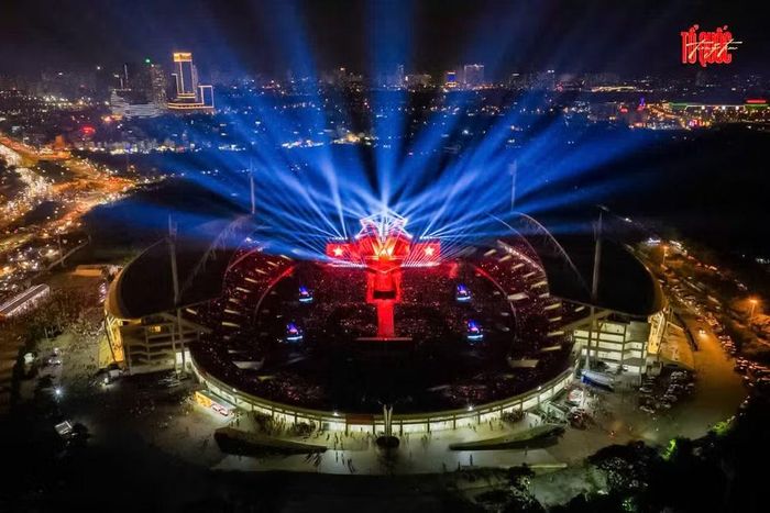 Chương trình Tổ quốc trong tim là sự hòa quyện về âm thanh và ánh sáng.