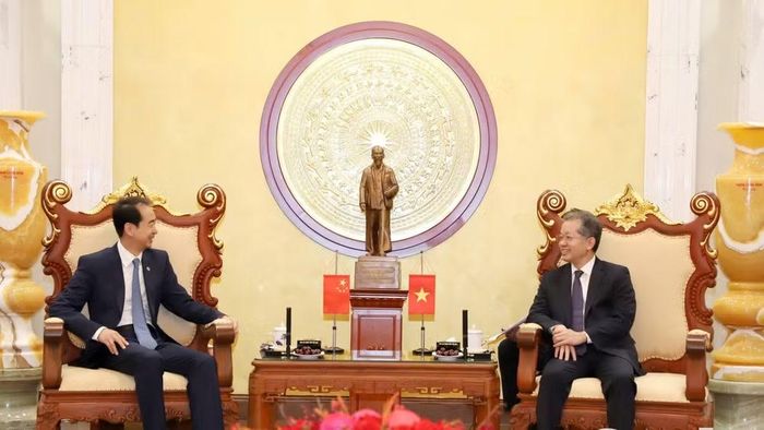  Chánh án Nguyễn Văn Quảng và Đại sứ Trung Quốc Hà Vĩ. (Ảnh: Mai Đỉnh) 