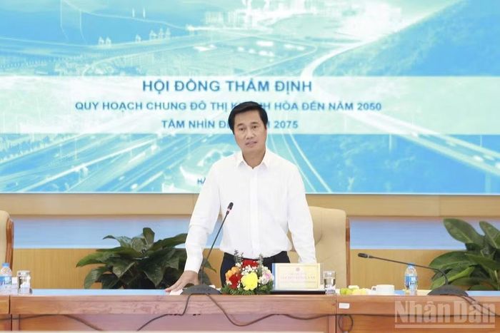 Thứ trưởng Xây dựng Nguyễn Tường Văn phát biểu tại hội nghị thẩm định Quy hoạch chung đô thị Khánh Hòa đến năm 2050, tầm nhìn đến năm 2075.