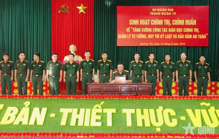 Các cơ quan, đơn vị thuộc Trung đoàn 19, Sư đoàn 968 ký cam kết chấp hành pháp luật Nhà nước, kỷ luật Quân đội, bảo đảm an toàn.