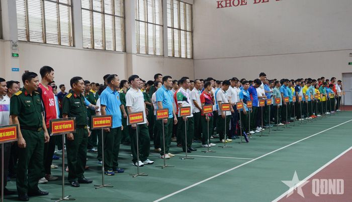 Các vận động viên tham gia khai mạc giải thể thao. 
