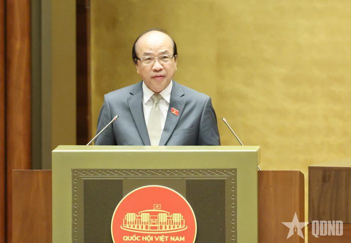 Chủ nhiệm Ủy ban Pháp luật và Tư pháp của Quốc hội Phan Chí Hiếu đại diện cơ quan thẩm tra về định hướng, chính sách dự án luật. Ảnh: TRỌNG HẢI