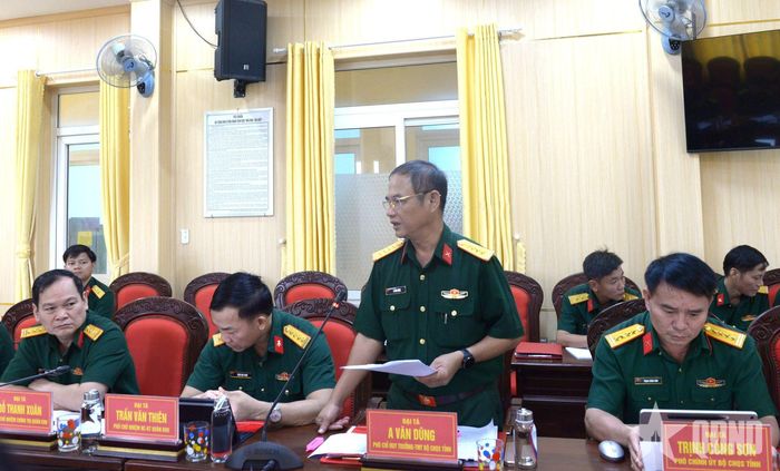  Các đại biểu phát biểu tại buổi kiểm tra.