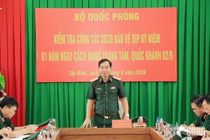 Trung tướng Trương Mạnh Dũng phát biểu tại buổi kiểm tra.