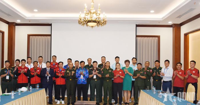 Đại diện các đoàn và ban tổ chức giải đấu.