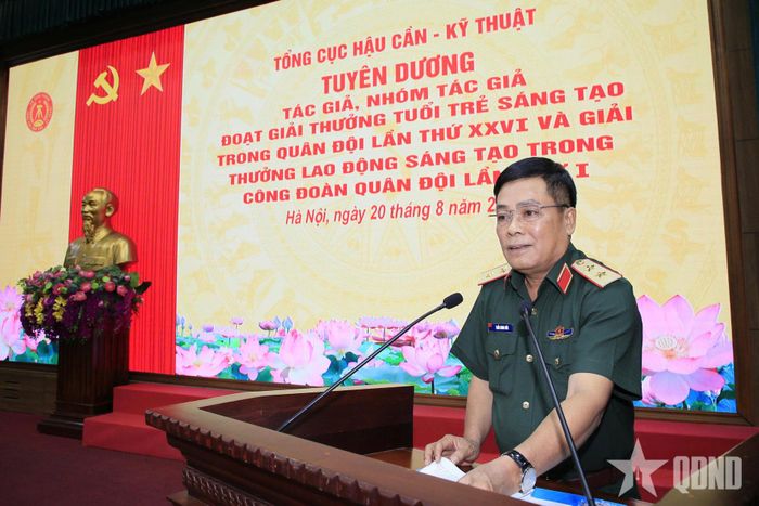  Trung tướng Trần Minh Đức, Chủ nhiệm Tổng cục Hậu cần - Kỹ thuật phát biểu chỉ đạo hội nghị.  