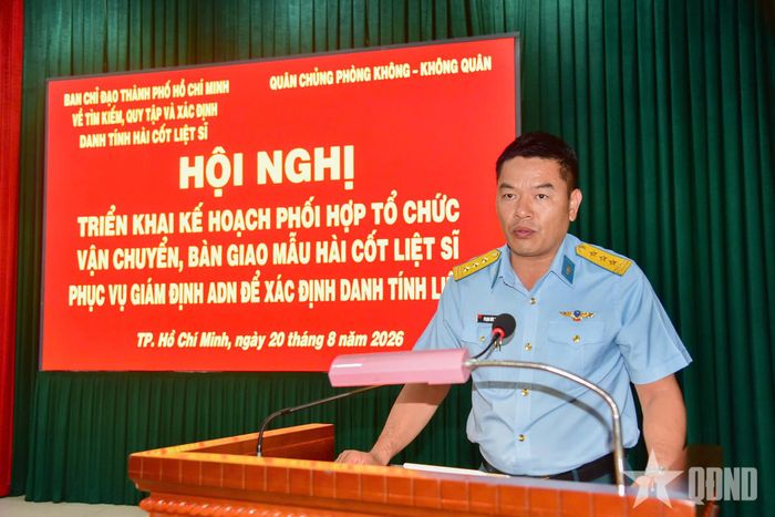 Thượng tá Phạm Đức Trung phát biểu.