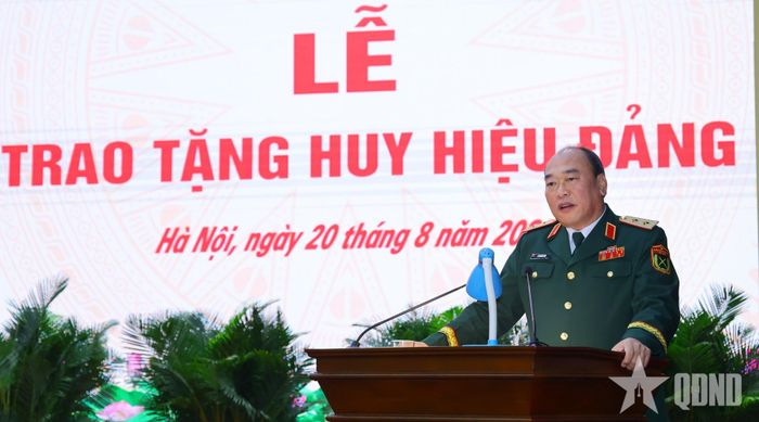  Trung tướng Lê Quang Đạo, Phó tổng Tham mưu trưởng phát biểu chỉ đạo tại buổi lễ. 
