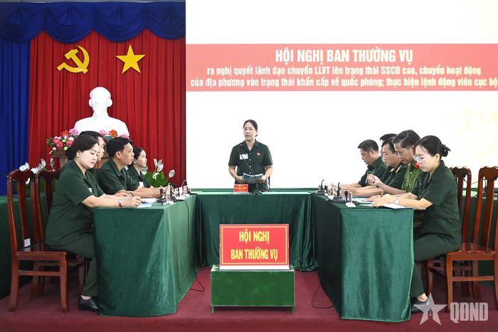 Cuộc họp vận hành cơ chế hội nghị Ban Thường vụ xã Vĩnh Mỹ (tỉnh Cà Mau) ra nghị quyết lãnh đạo chuyển LLVT vào trạng thái sẵn sàng chiến đấu cao.