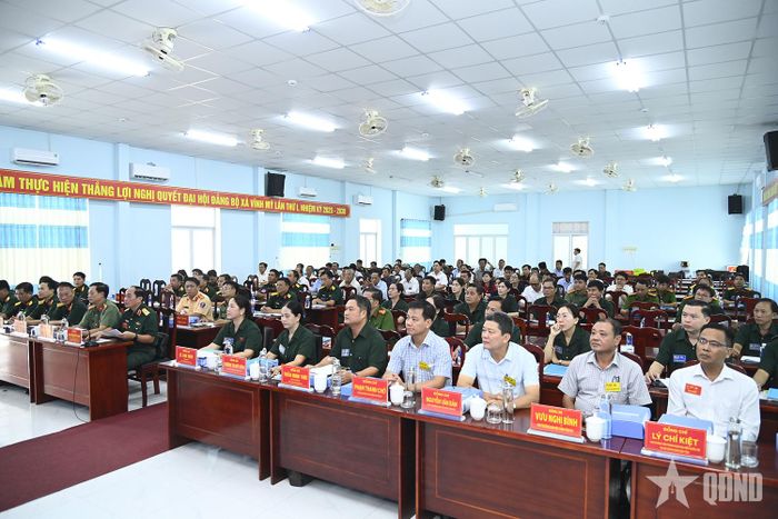 Đại biểu tham dự khai mạc diễn tập.