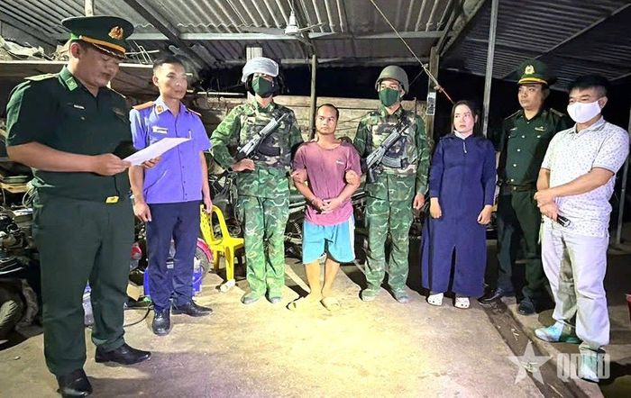 Khám xét nơi ở của đối tượng Lê Văn Teo.