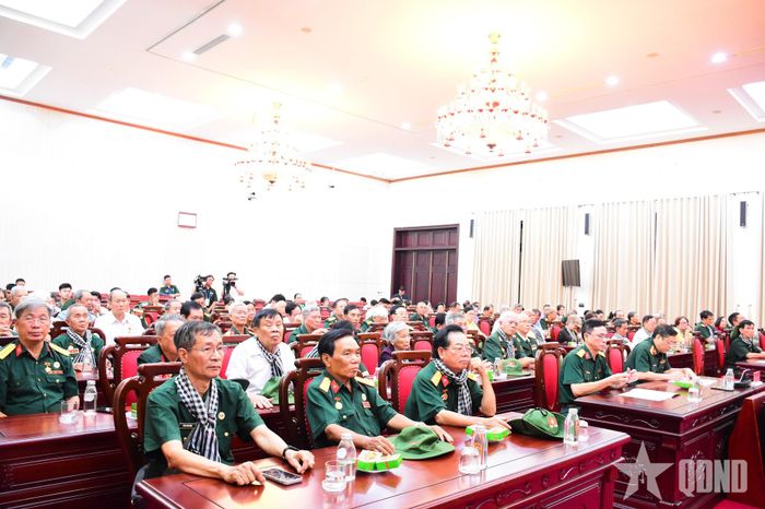 Các đại biểu dự buổi gặp mặt.  