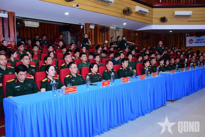 Các đại biểu dự bế mạc hội thi.