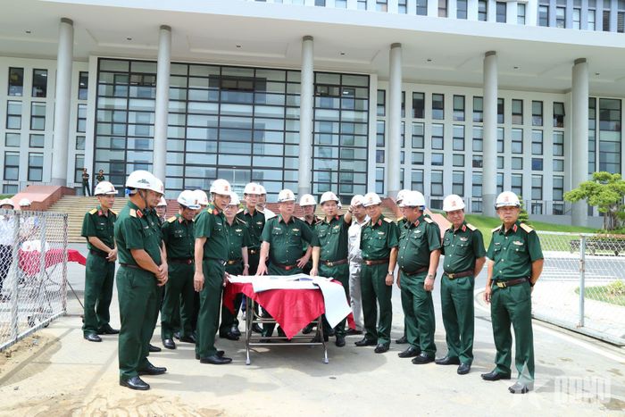  Thượng tướng Nguyễn Quang Ngọc và đoàn công tác kiểm tra tiến độ xây dựng Dự án doanh trại Sở chỉ huy Quân khu 5 (giai đoạn 2). 