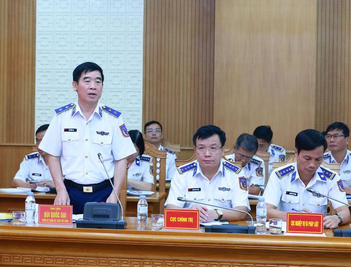   Trung tướng Bùi Quốc Oai, Bí thư Đảng ủy, Chính ủy Cảnh sát biển Việt Nam phát biểu. 