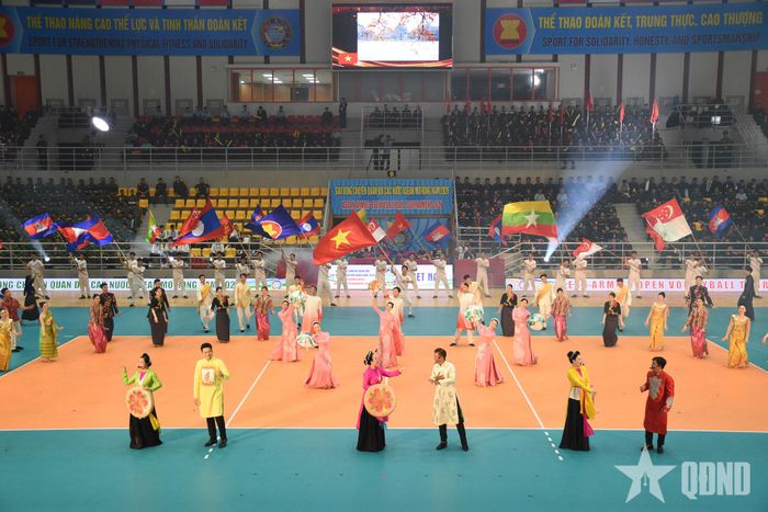 Tiết mục nghệ thuật đậm sắc màu văn hóa Việt Nam.  