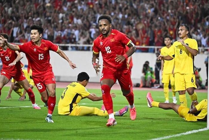 Xuân Son tỏa sáng lập cú đúp cho ĐT Việt Nam