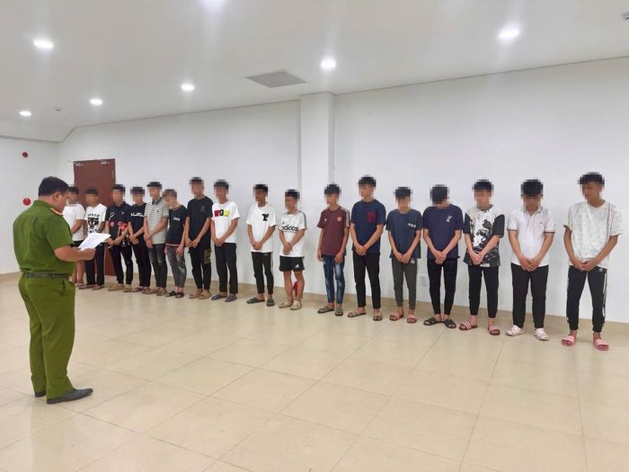 Cơ quan CSĐT khởi tố các đối tượng gây rối TTCC và gây TNGT làm 1 người đi đường bị thương vào rạng sáng 23-6-2026.