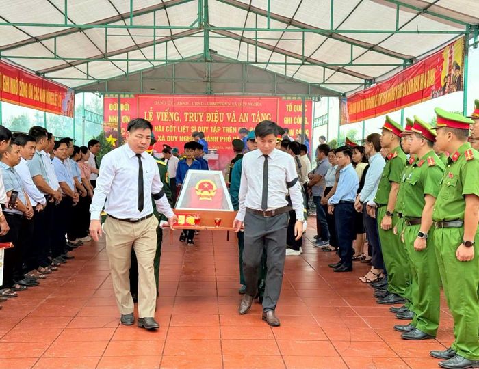 Lễ viếng, truy điệu và an táng 3 hài cốt liệt sĩ.