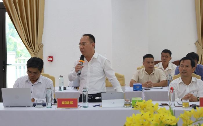 Ông Hồ Công Điểm – Chủ tịch UBND xã Khâm Đức kiến nghị một số vướng mắc, khó khăn với lãnh đạo thành phố.