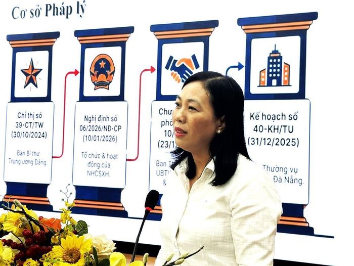 Phó Chủ tịch UBMTTQVN TP Nguyễn Thị Thanh Phương báo cáo tại Hội nghị.