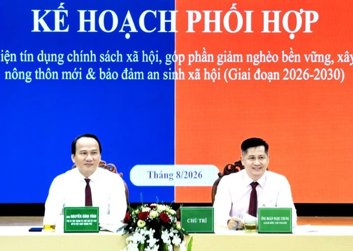 Chủ tịch UBMTTQVN TP Nguyễn Đình Vĩnh và Giám đốc Chi nhánh NHCSXH TP Đoàn Ngọc Chung chủ trì Hội nghị.