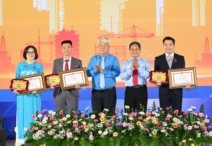  Cá nhân được trao Giải thưởng Tôn Đức Thắng. Ảnh: VIỆT DŨNG 
