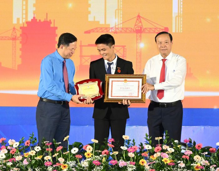  Cá nhân được trao Giải thưởng Tôn Đức Thắng. Ảnh: VIỆT DŨNG 