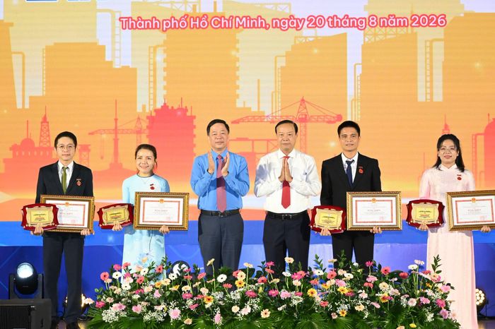 Cá nhân vinh dự nhận Giải thưởng Tôn Đức Thắng. Ảnh: VIỆT DŨNG 