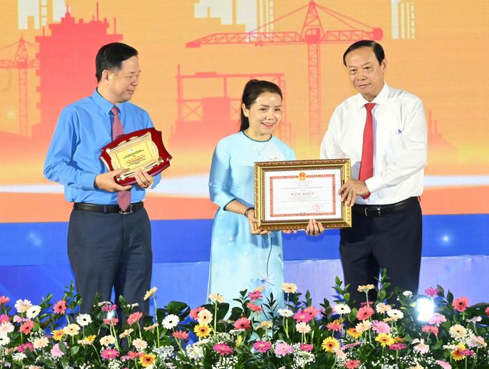  Cá nhân được trao Giải thưởng Tôn Đức Thắng. Ảnh: VIỆT DŨNG 