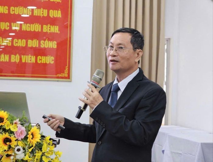 BS-CK2 Nguyễn Thành Dũng, Giám đốc Bệnh viện Bệnh Nhiệt đới TPHCM chia sẻ tại hội nghị