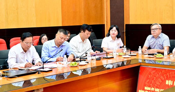 Đại diện các đơn vị trực thuộc Cơ quan Báo và Phát thanh, Truyền hình TPHCM dự buổi làm việc. Ảnh: VĂN MINH