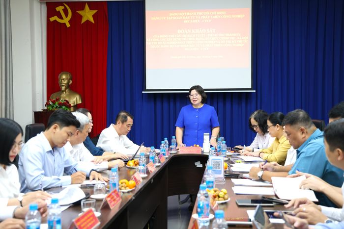  Phó Bí thư Thành ủy TPHCM Văn Thị Bạch Tuyết chủ trì buổi làm việc. Ảnh: LÊ THOA 