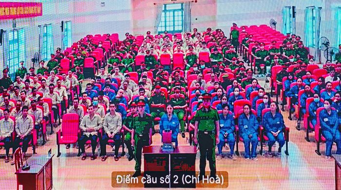 Bị cáo Trúc Phương khai nhận hành vi của mình tại phiên tòa. Ảnh: NGUYỄN TÂN