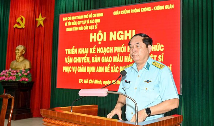  Đại tá Lê Văn Hợi phát biểu chỉ đạo và cung cấp thông tin. Ảnh: MẠNH THẮNG 