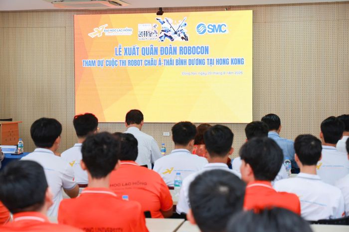 Trường Đại học Lạc Hồng (TP Đồng Nai) tổ chức lễ xuất quân tham dự Robocon châu Á - Thái Bình Dương. Ảnh: LHU