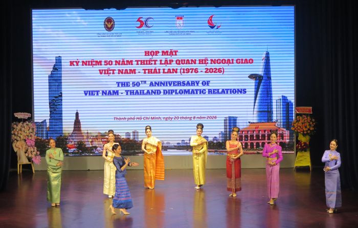  Một tiết mục biểu diễn của các nghệ sĩ Thái Lan. Ảnh: THỤY VŨ 
