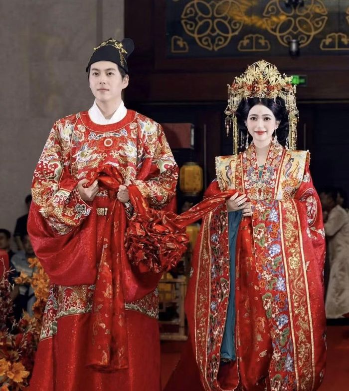 Bộ ảnh cưới của cặp đôi từng nhận nhiều sự chú ý, đặc biệt bởi nhan sắc nổi bật và diện mạo ấn tượng của cả hai trong ngày trọng đại. (Ảnh: IG)