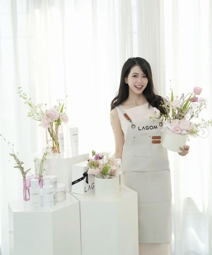 Long Huyền gây ấn tượng với nhan sắc ngọt ngào, nữ tính trong loạt ảnh trên mạng xã hội. (Ảnh: IG)
