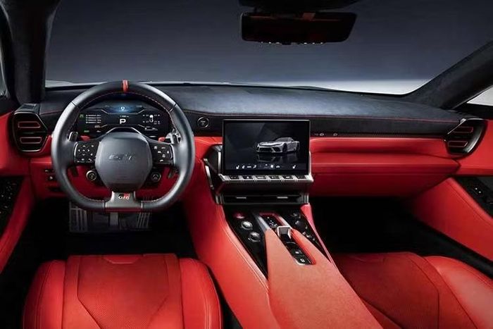 Theo ông Gilleland, hơn 150 khách hàng tiềm năng đã ngồi cùng nhân viên Toyota tại sự kiện The Quail thuộc khuôn khổ Tuần lễ Xe hơi Monterey 2026 vừa qua để lên cấu hình xe. Điều này thậm chí còn diễn ra trước khi công ty chính thức mở sổ đặt hàng cho Toyota GR GT. “Mức độ quan tâm là rất lớn”, ông nói với phóng viên The Drive.