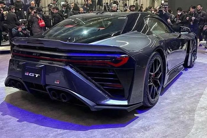 “Chúng tôi sẽ không có đủ xe Toyota GR GT 2027 để đáp ứng nhu cầu và đó là chủ ý của chúng tôi”, Phó chủ tịch cấp cao phụ trách Hoạt động mảng ôtô của hãng Toyota Nhật Bản, ông Andrew Gilleland, nói với phóng viên tờ The Drive.