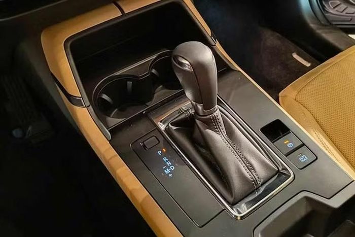 CX-5 thế hệ mới cũng sở hữu gói hỗ trợ lái Mazda i-Activsense, với các tính năng như giám sát điểm mù, hỗ trợ chuyển làn, kiểm soát hành trình thích ứng, hỗ trợ giữ làn khẩn cấp và hỗ trợ phanh thông minh phía trước/sau.