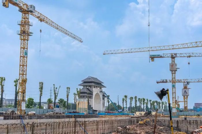 Khu cao tầng đang được đẩy nhanh thi công phần hầm và móng 