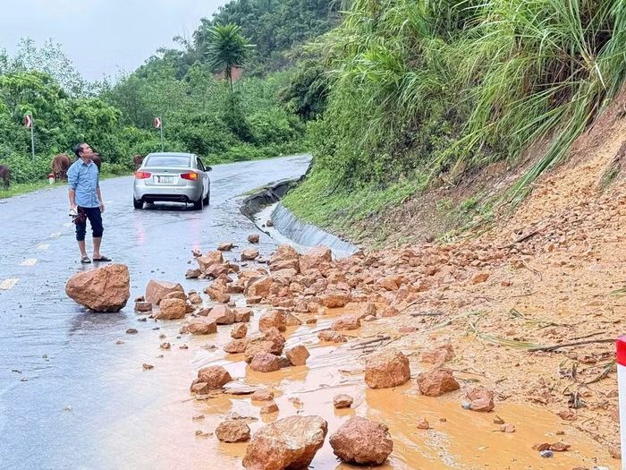 Xã Tam Quang khẩn trương ứng phó mưa lớn và chủ động phòng ngừa sạt lở.