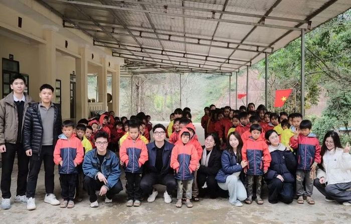Thanh Vân từng nhiều lần đi tình nguyện tại các trường học vùng cao.