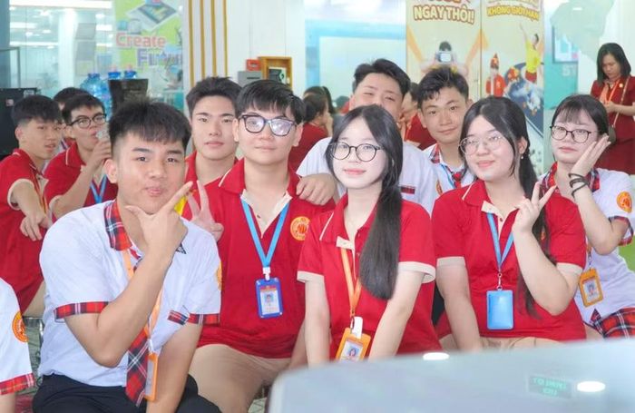 Học sinh Trường TH-THCS-THPT Nam Việt. Ảnh: NTCC.