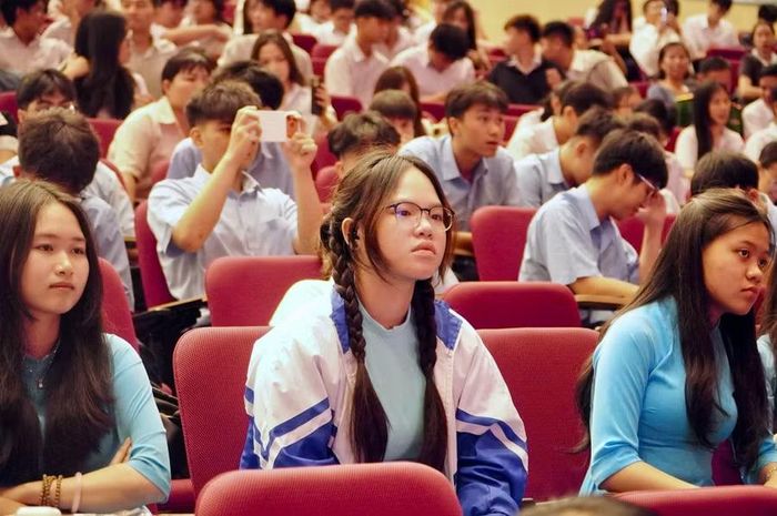 Học sinh tham gia Hội nghị.