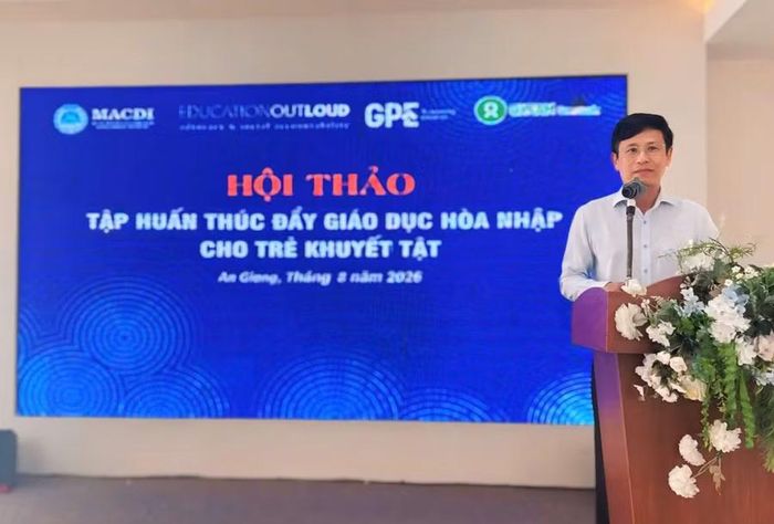 Ông Võ Văn Quới, Phó trưởng Phòng Giáo dục Phổ thông (Sở GD&ĐT An Giang) phát biểu khai mạc Hội thảo.